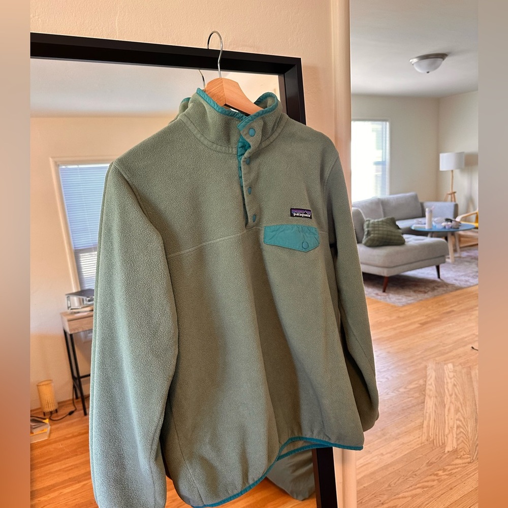 Women’s Patagonia sweater